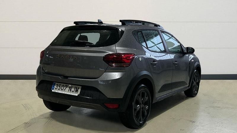 Usado Dacia Sandero Extreme 101 CV (74 kW) 2025 Gris Berlina