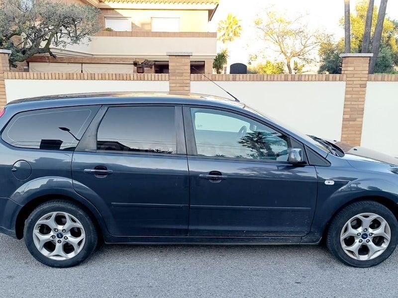 Usado Ford Focus Trend 145 CV (106 kW) 2008 Gris / plata Familiar