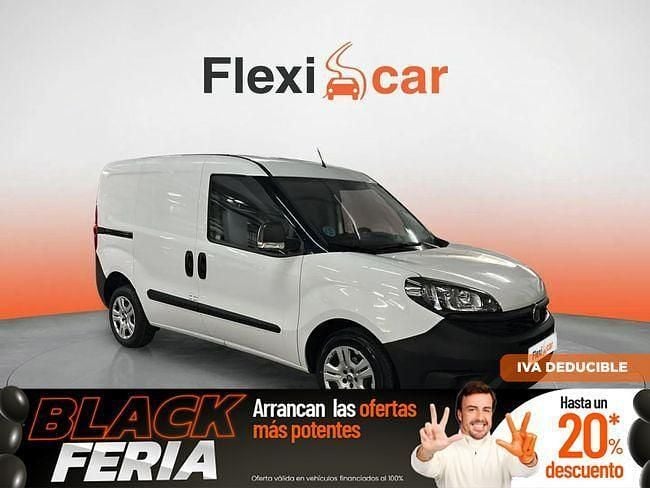Usado Fiat Doblò Easy 105 CV (77 kW) 2022 Blanco Monovolumen
