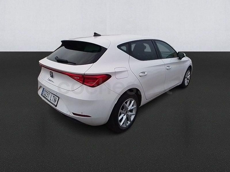Usado Seat Leon Style 115 CV (84 kW) 2021 Blanco Berlina