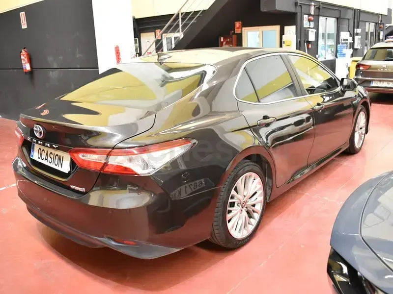 Usado Toyota Camry Business Edition 218 CV (160 kW) 2020 Gris / plata Berlina