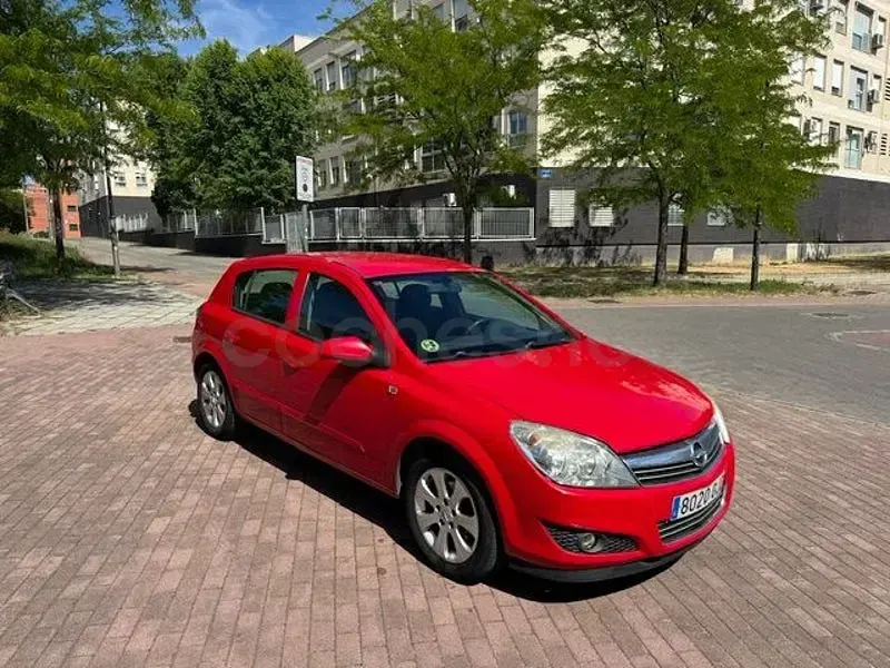 Usado Opel Astra Cosmo 110 CV (80 kW) 2009 Rojo Berlina