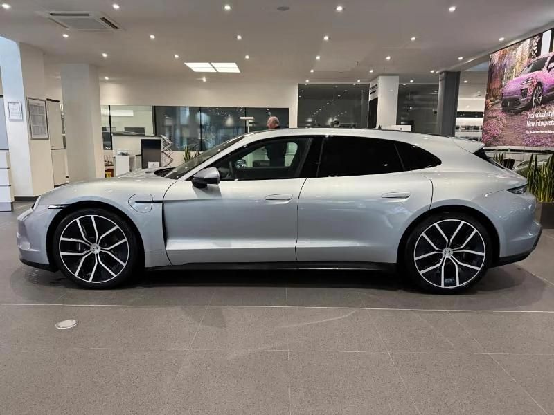 Usado Porsche Taycan Sport Turismo 319 kW (435 CV) 2026 Gris/plata