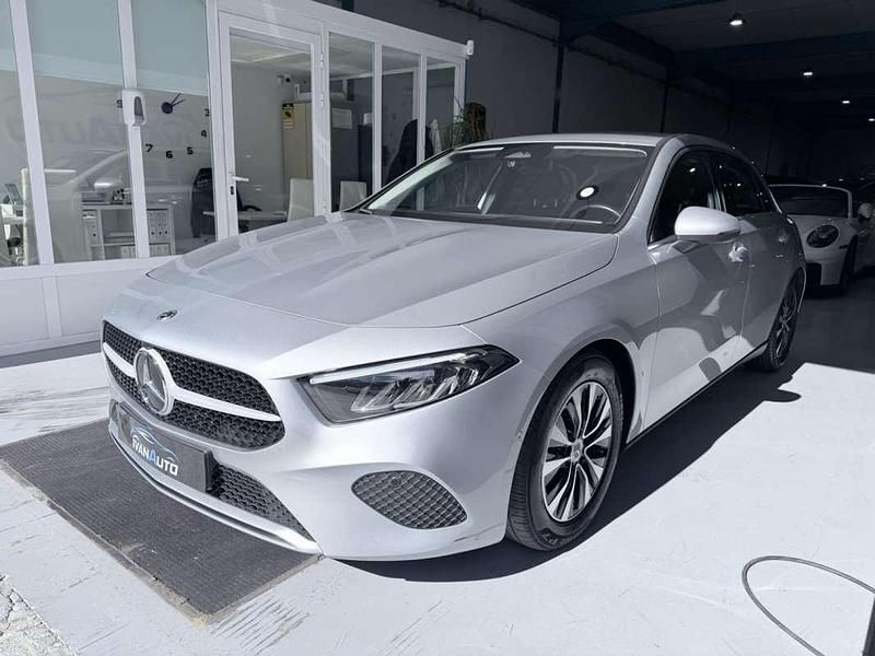 Usado Mercedes A200 Advanced 163 CV (119 kW) 2024 Plateado Utilitario