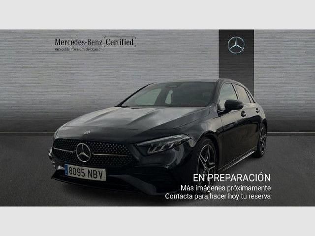 Usado Mercedes A180 116 CV (85 kW) 2025 Pintura metalizada  negro cosmos Utilitario
