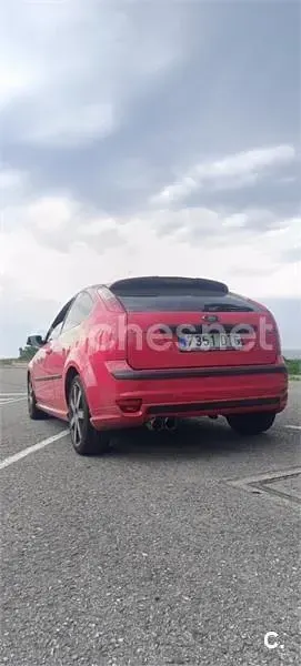 Usado Ford Focus Sport 136 CV (100 kW) 2005 Rojo Berlina