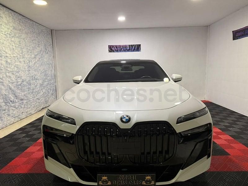 Usado BMW 740 299 HP (219 kW) 2024 Branco Sedan