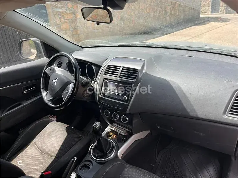 Usado Mitsubishi ASX Motion 117 CV (86 kW) 2014 Gris / plata SUV