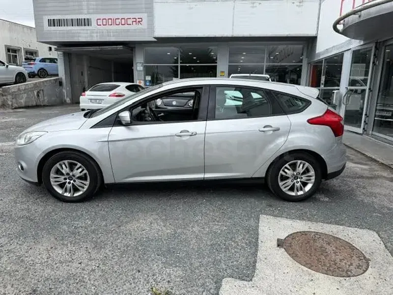 Begagnad Ford Focus Trend 105 HK (77 kW) 2011 Grå Sedan