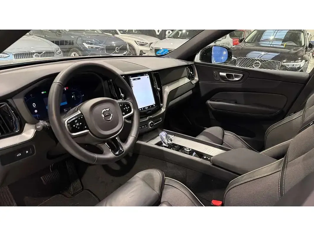 Usado Volvo XC60 Plus 351 CV (258 kW) 2024 Plateado SUV