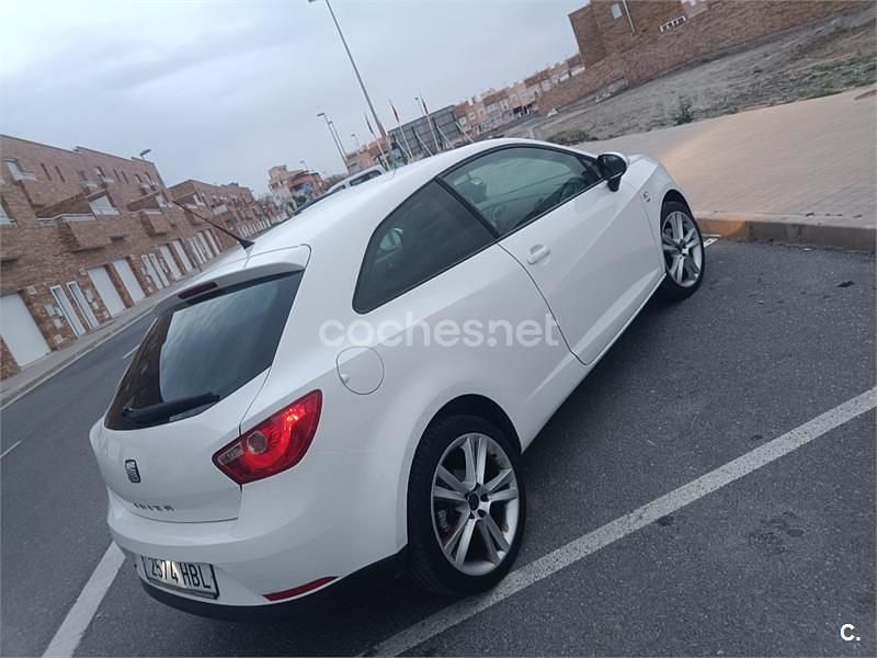 Usado Seat Ibiza SC Sport 105 CV (77 kW) 2011 Blanco Utilitario