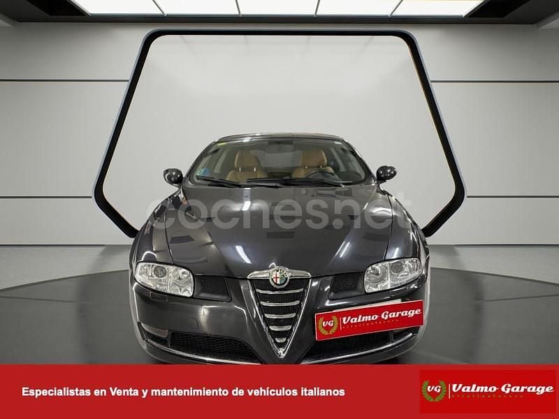 Usado Alfa Romeo GT Distinctive 240 CV (176 kW) 2007 Gris / plata Coupe