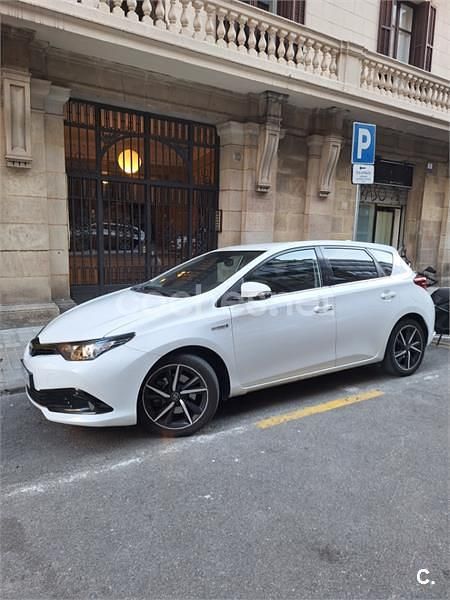 Usado Toyota Auris Hybrid Edition 136 CV (100 kW) 2018 Blanco Berlina
