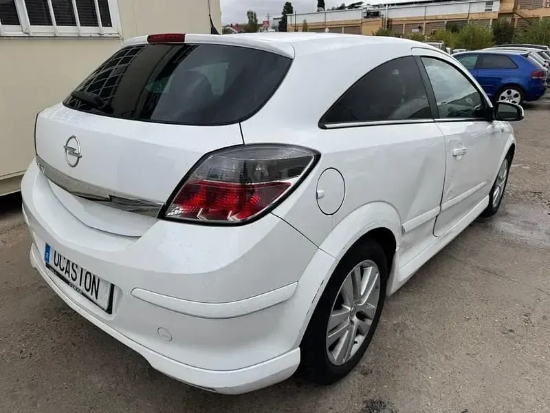 Usado Opel Astra GTC Sport 125 CV (91 kW) 2010 Blanco Berlina