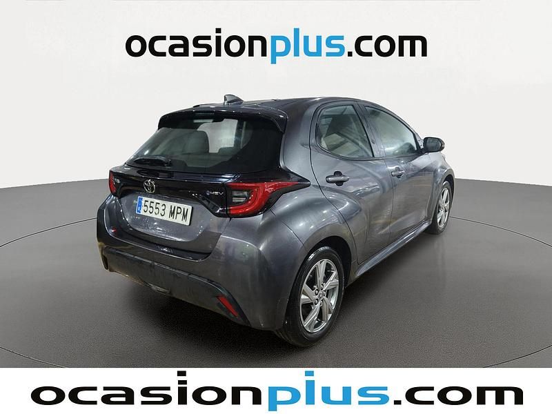 Usado Toyota Yaris Hybrid Active 116 CV (85 kW) 2024 Gris Berlina