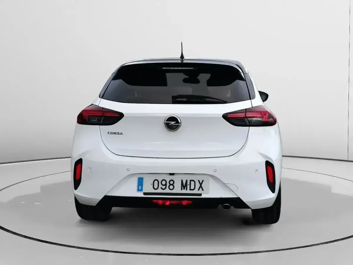 Usado Opel Corsa GS Line 101 CV (74 kW) 2023 Blanco Berlina