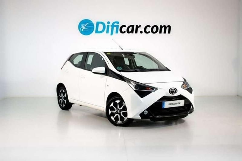 Usado Toyota Aygo X-play 71 CV (52 kW) 2021 Blanco Utilitario
