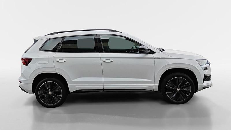 Usado Skoda Karoq SportLine 150 CV (110 kW) 2023 Blanco SUV