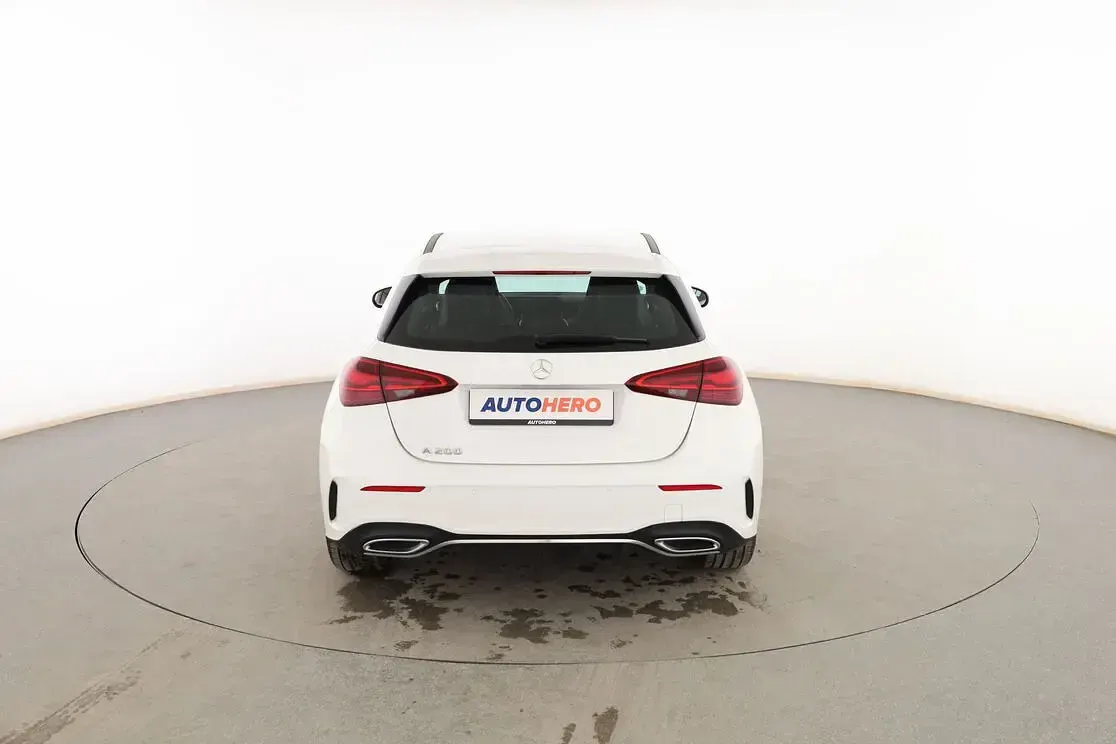 Usado Mercedes A200 AMG line 177 CV (130 kW) 2024 Blanco Berlina