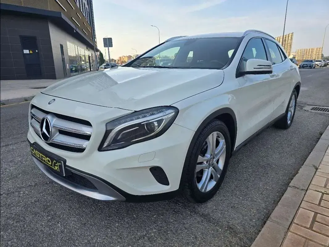 Usado Mercedes GLA200 Urban 136 CV (100 kW) 2015 Blanco SUV