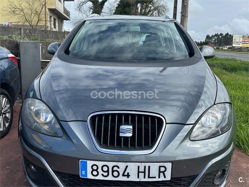 Usado Seat Altea XL Reference 105 CV (77 kW) 2012 Gris / plata Monovolumen