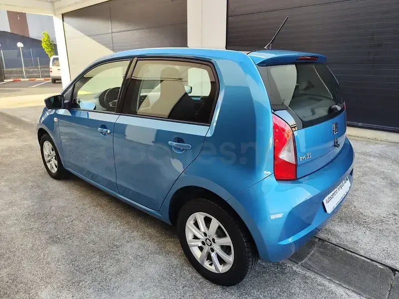 Usado Seat Mii Chic 75 CV (55 kW) 2018 Azul Utilitario