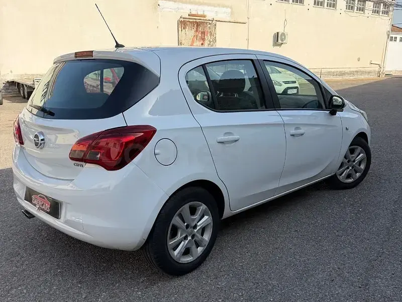 Usado Opel Corsa Selective 95 CV (69 kW) 2017 Blanco Utilitario