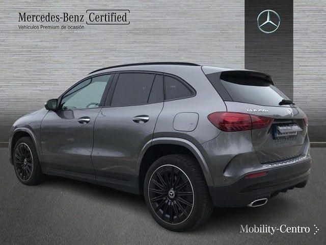 Usado Mercedes GLA250 AMG line 218 CV (160 kW) 2024 Gris montaña SUV