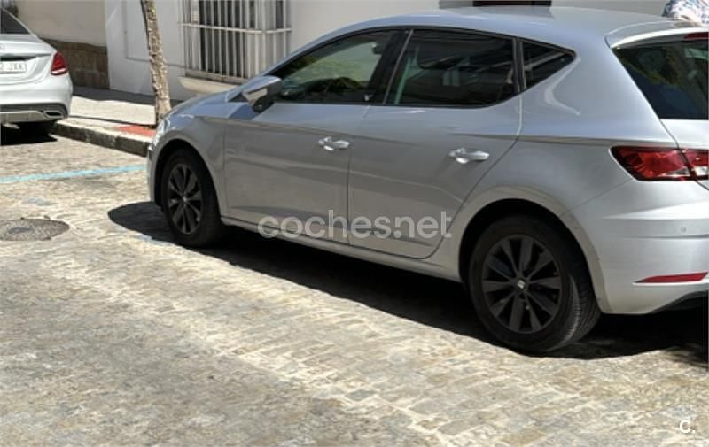 Begagnad Seat Leon Style 130 HK (95 kW) 2019 Grå Sedan