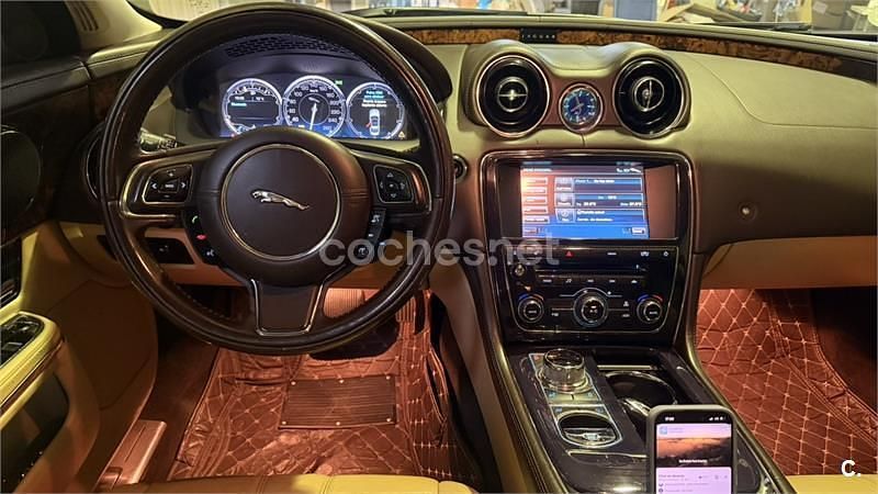 Usado Jaguar XJ Premium Luxury 275 CV (202 kW) 2010 Gris / plata Berlina