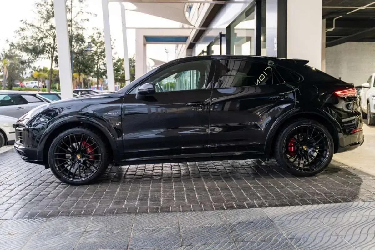 Usado Porsche Cayenne E-Hybrid 462 CV (339 kW) 2023 Negro SUV