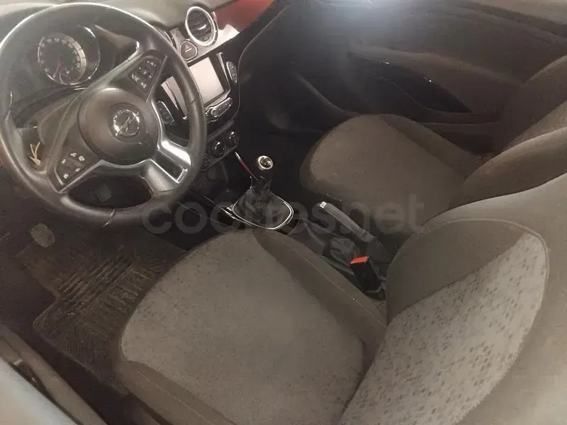 Usado Opel Adam Rocks 115 CV (84 kW) 2016 Granate Utilitario