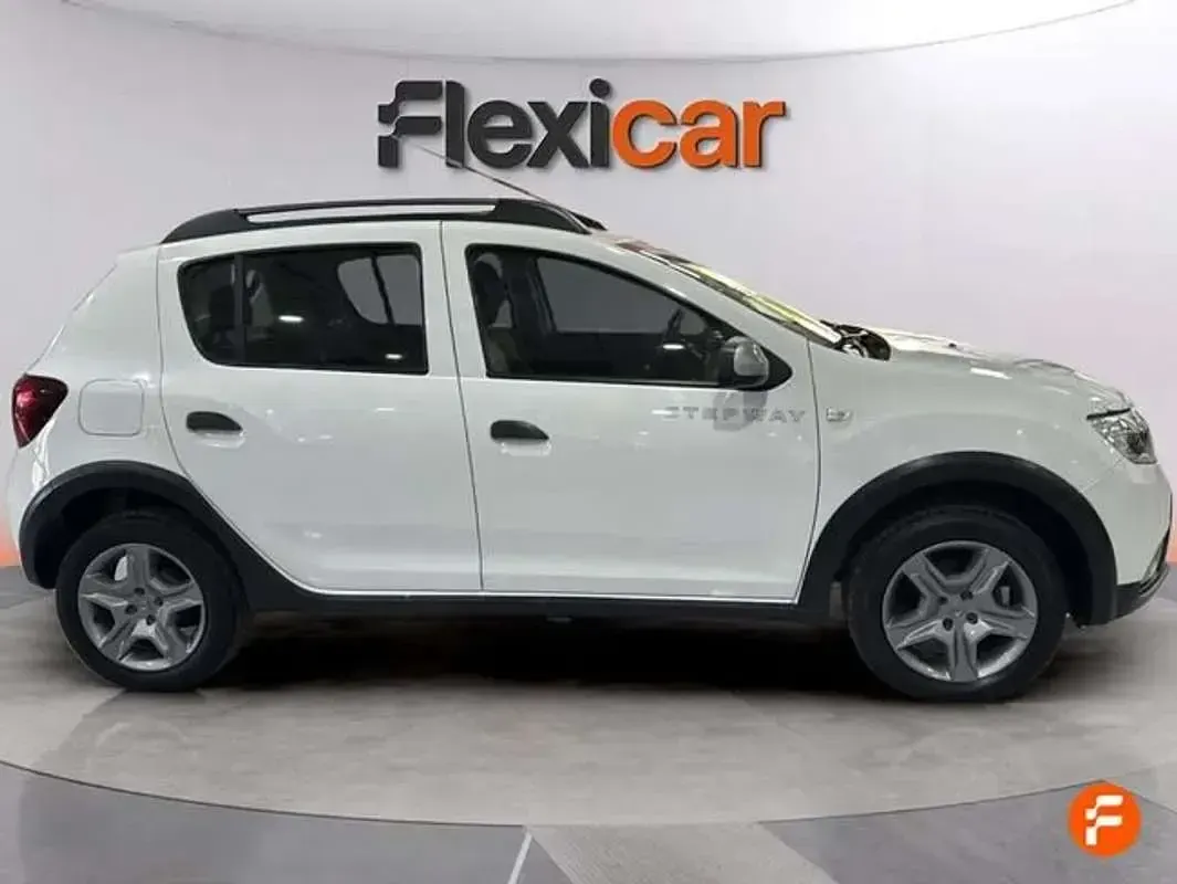 Usado Dacia Sandero Comfort 95 CV (69 kW) 2020 Blanco Berlina