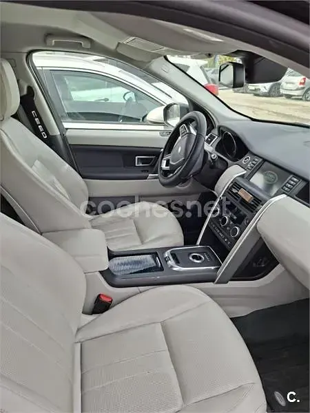 Usado Land Rover Discovery Sport Pure 180 CV (132 kW) 2015 Negro SUV