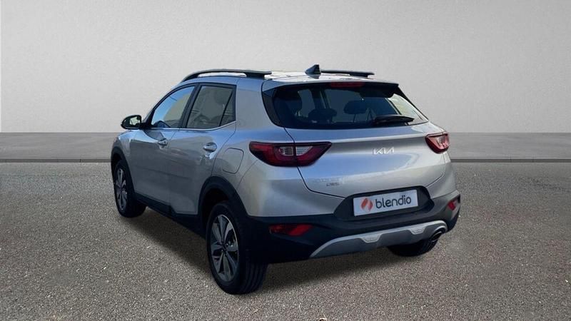 Usado Kia Stonic 100 CV (73 kW) 2024 Gris SUV