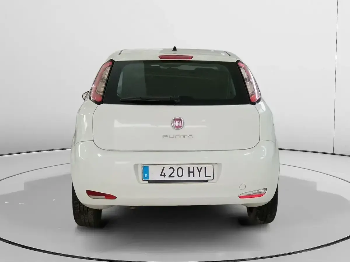 Usado Fiat Punto Pop 75 CV (55 kW) 2014 Blanco Utilitario