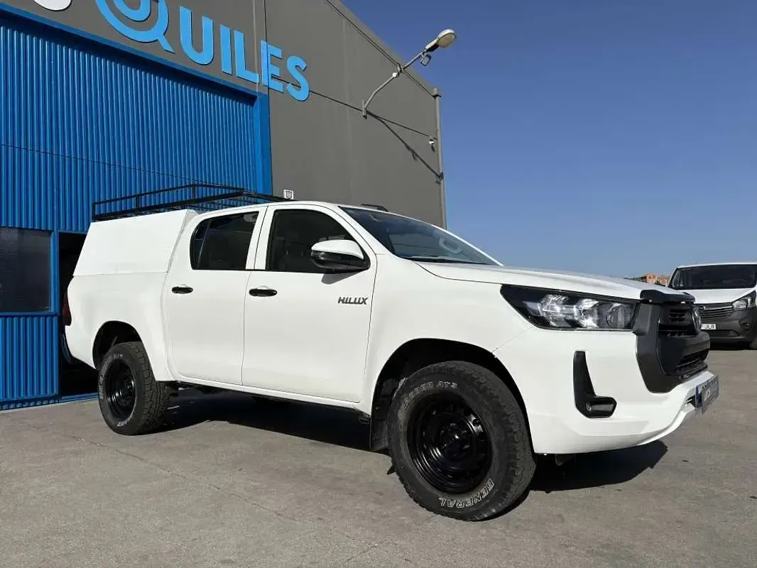 Usado Toyota HiLux Plus 150 CV (110 kW) 2021 Blanco Pickup/Camioneta