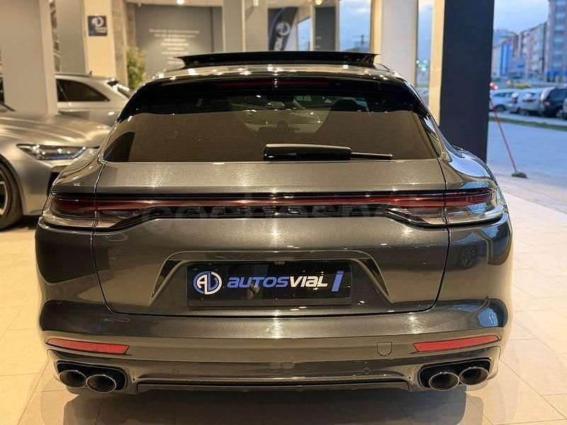 Usado Porsche Panamera 4S 560 CV (411 kW) 2021 Gris / plata Berlina