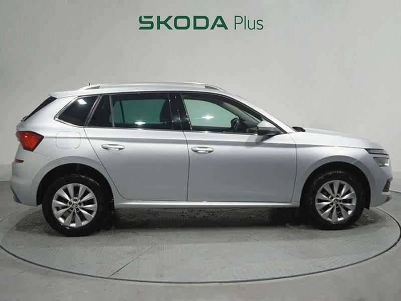 Usado Skoda Kamiq Ambition 110 CV (80 kW) 2022 Plateado SUV