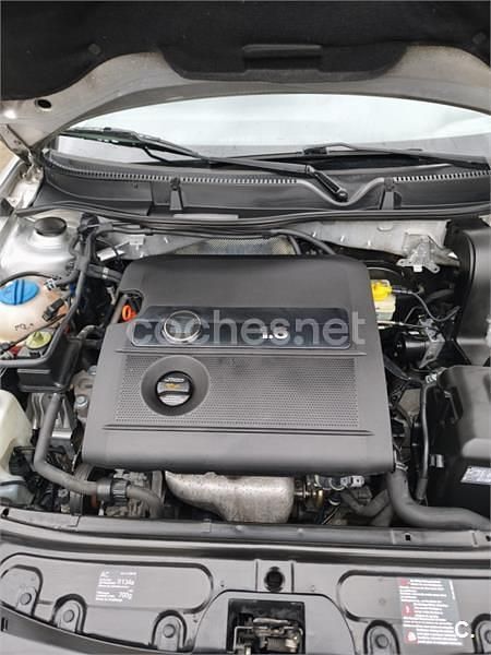 Usado Seat Leon Stella 105 CV (77 kW) 2004 Gris / plata Utilitario