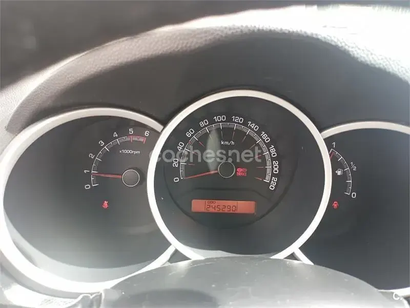 Usado Kia Venga 128 CV (94 kW) 2010 Gris / plata Utilitario