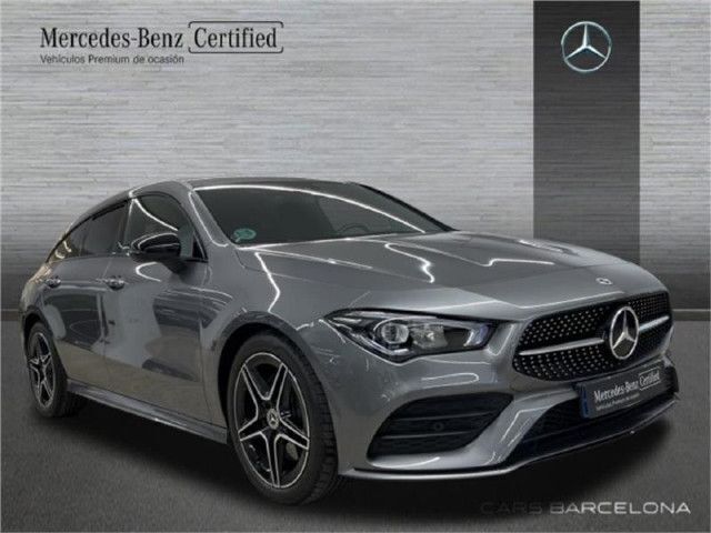 Usado Mercedes CLA200 Shooting Brake AMG line 150 CV (110 kW) 2023 Gris montaña Familiar