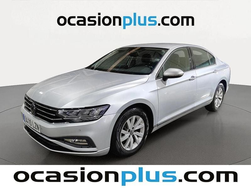 Usado VW Passat Business 122 CV (89 kW) 2022 Gris plata Familiar