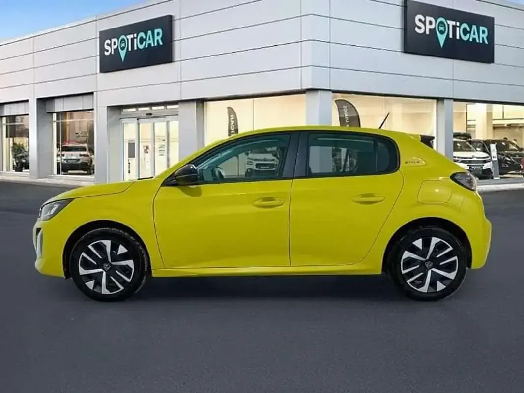 Usado Peugeot e-208 Style 114 kW (156 CV) 2026 Amarillo Utilitario