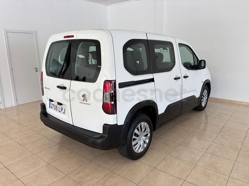 Usado Peugeot Rifter Active 100 CV (73 kW) 2021 Blanco Monovolumen