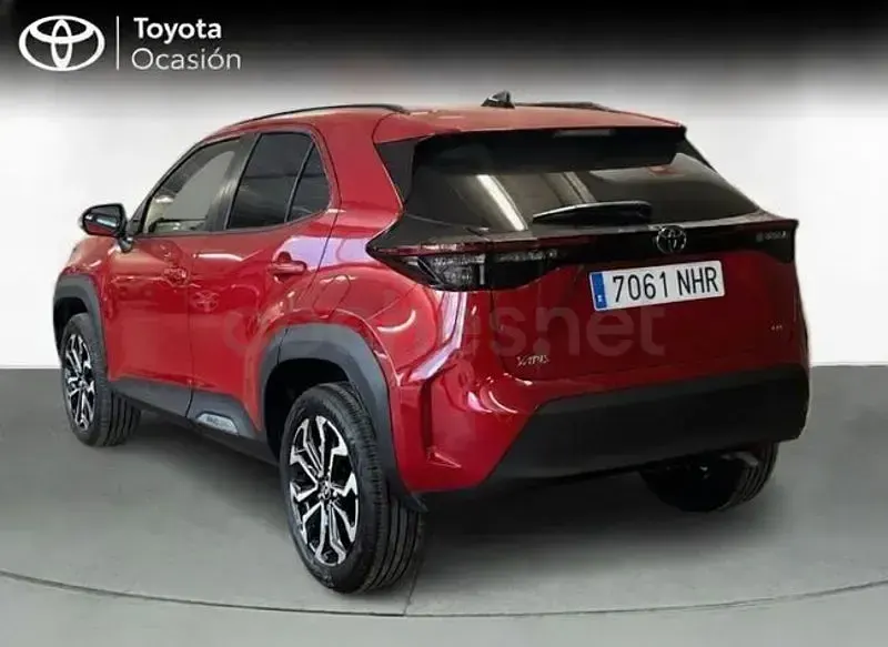 Usado Toyota Yaris Cross Active 130 CV (95 kW) 2025 Rojo SUV