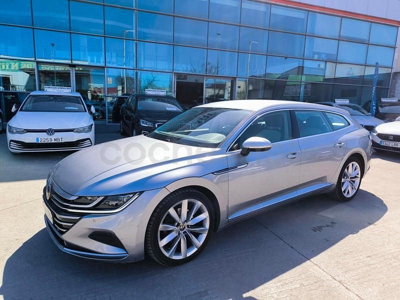 Usado VW Arteon Elegance 150 CV (110 kW) 2022 Gris / plata Familiar