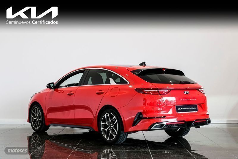 Usado Kia ProCeed GT-Line 120 CV (88 kW) 2020 Rojo Utilitario