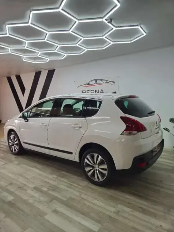 Usado Peugeot 3008 Active 114 CV (83 kW) 2014 Blanco Familiar