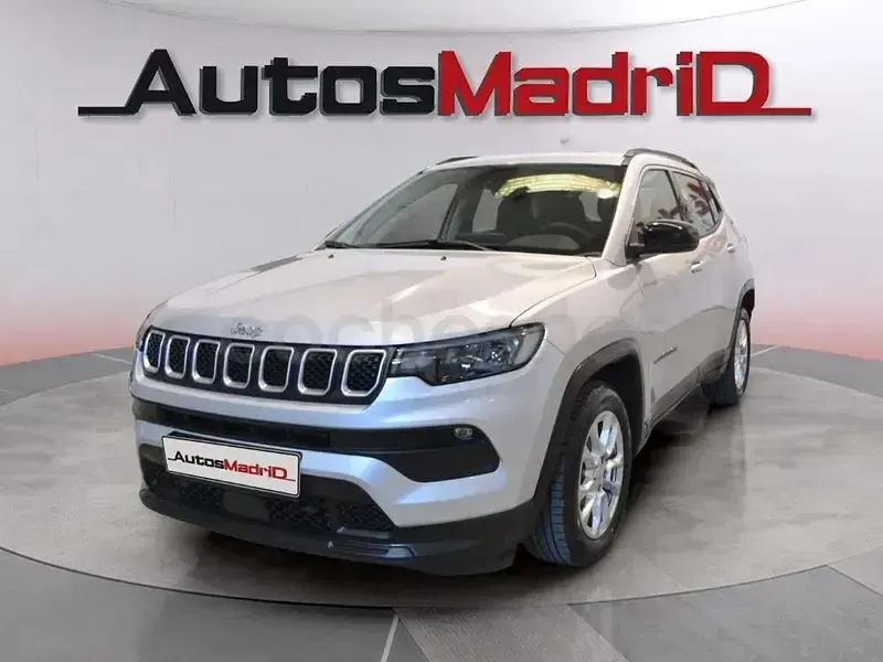 Usado Jeep Compass Longitude 130 CV (95 kW) 2022 Gris / plata SUV